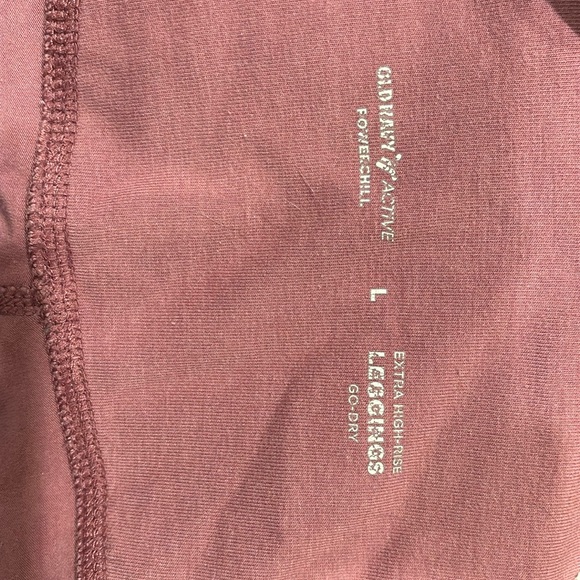 Women’s Old Navy Leggings - Picture 3 of 3